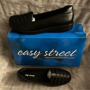 Easy Street Women's Black Loafers